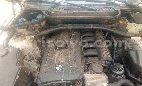 Sayi Na hannu BMW X3 White Mota in Cotonou a Benin Sayi Na hannu BMW X3 White Mota in Cotonou a Benin