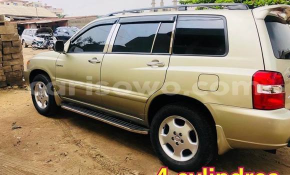 Acheter Occasion Voiture Toyota Highlander Beige à Porto Novo, Benin Acheter Occasion Voiture Toyota Highlander Beige à Porto Novo, Benin