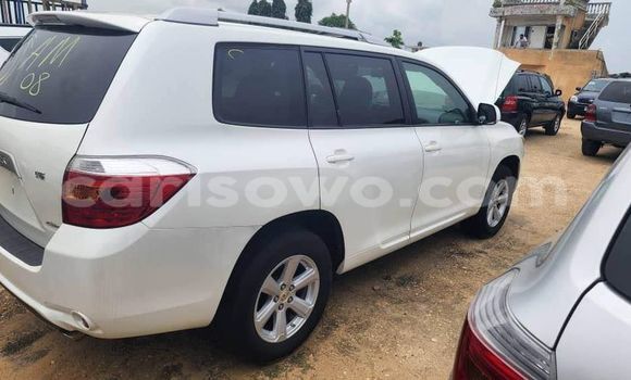 Ra Àlòkù Toyota Highlander funfun Ọkọ̀ in Banikoara ni Benin