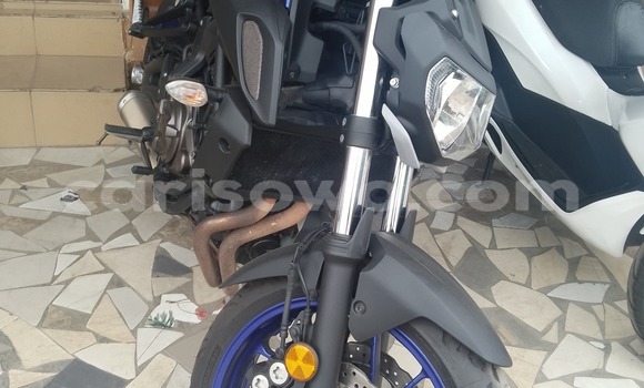 Sayi Na hannu Yamaha MT Blue Motsi in Cotonou a Benin