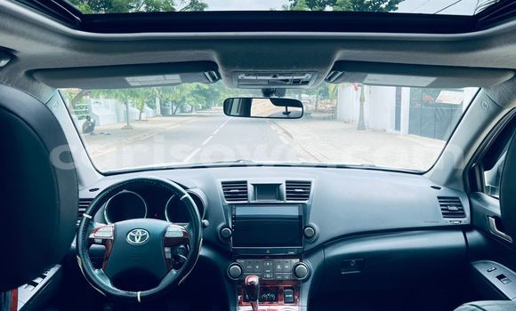Sayi Na hannu Toyota Highlander White Mota in Cotonou a Benin Sayi Na hannu Toyota Highlander White Mota in Cotonou a Benin