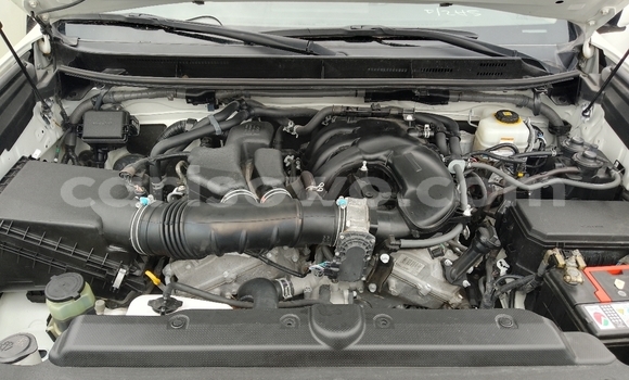 Ra Àlòkù Toyota Land Cruiser Prado funfun Ọkọ̀ in Cotonou ni Benin Ra Àlòkù Toyota Land Cruiser Prado funfun Ọkọ̀ in Cotonou ni Benin