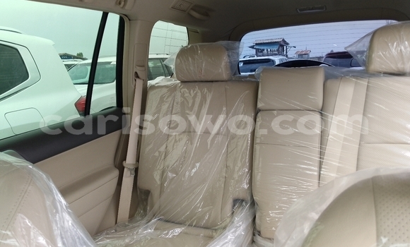 Ra Àlòkù Toyota Land Cruiser Prado funfun Ọkọ̀ in Cotonou ni Benin Ra Àlòkù Toyota Land Cruiser Prado funfun Ọkọ̀ in Cotonou ni Benin