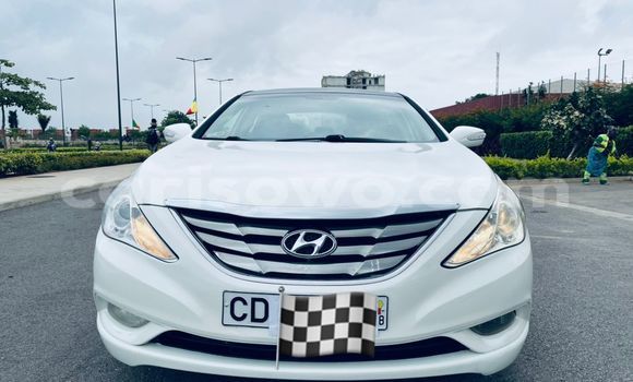 Sayi Na hannu Hyundai Sonata White Mota in Cotonou a Benin
