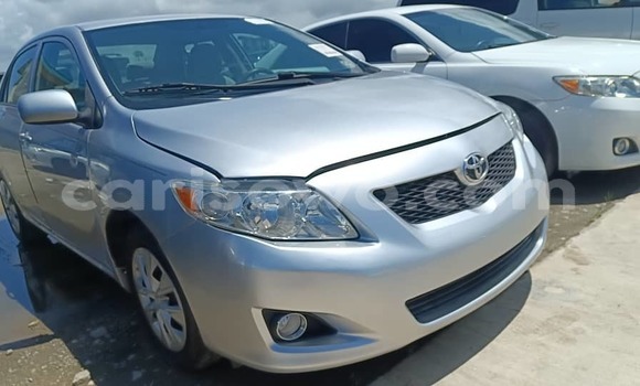 Sayi Na hannu Toyota Corolla Azurfa Mota in Cotonou a Benin