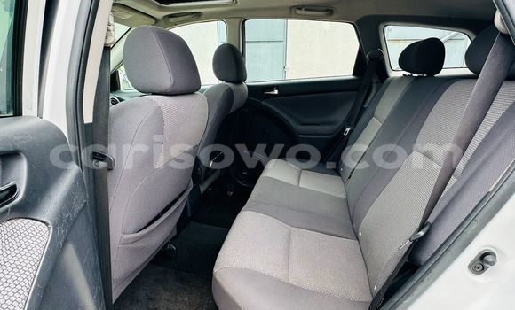 Sayi Na hannu Toyota Matrix White Mota in Cotonou a Benin