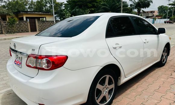 Sayi Na hannu Toyota Corolla White Mota in Cotonou a Benin