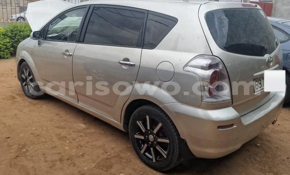 Buy Used Toyota Corolla Verso Silver Car in Cotonou in Benign