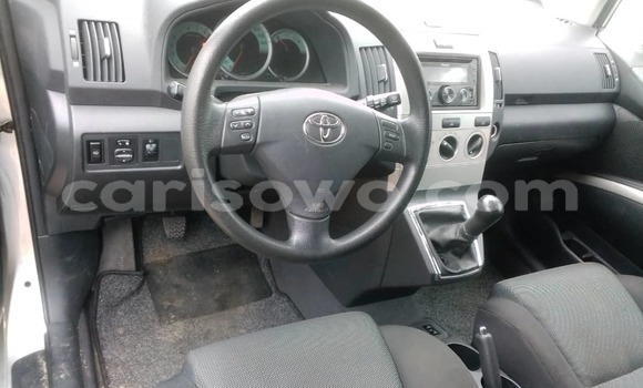 Acheter Occasion Voiture Toyota Corolla Verso Gris à Cotonou, Benin Acheter Occasion Voiture Toyota Corolla Verso Gris à Cotonou, Benin