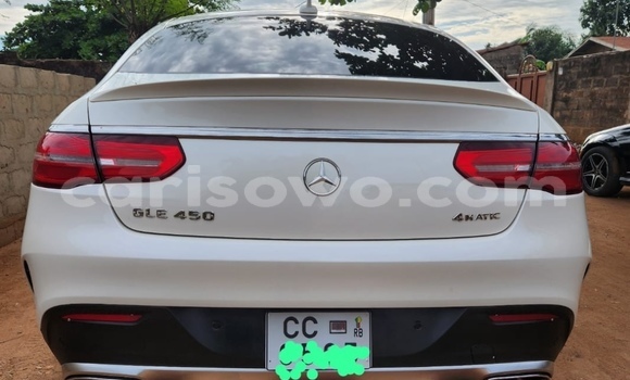 Buy Used Mercedes-Benz GLE White Car in Cotonou in Benign