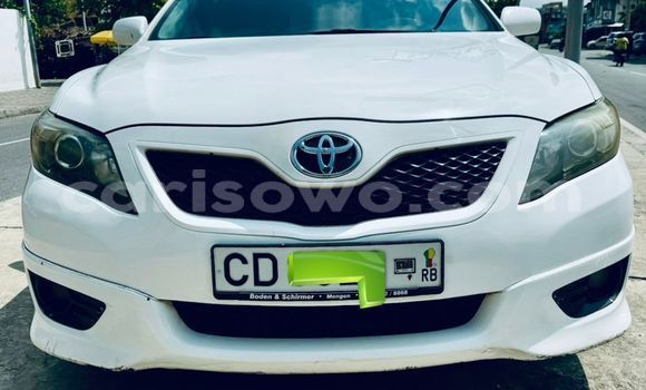 Sayi Na hannu Toyota Camry White Mota in Cotonou a Benin