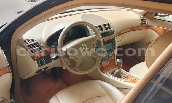 Ra Àlòkù Mercedes-Benz E-Classe Black Ọkọ̀ in Cotonou ni Benin Ra Àlòkù Mercedes-Benz E-Classe Black Ọkọ̀ in Cotonou ni Benin