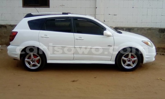 Ra Àlòkù Pontiac Vibe funfun Ọkọ̀ in Cotonou ni Benin Ra Àlòkù Pontiac Vibe funfun Ọkọ̀ in Cotonou ni Benin