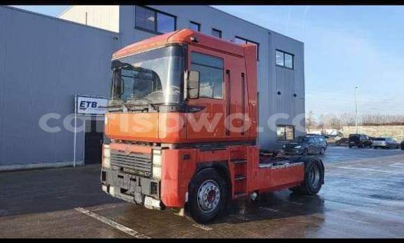 Acheter Occasion Utilitaire Renault Titan Rouge à Cotonou, Benin Acheter Occasion Utilitaire Renault Titan Rouge à Cotonou, Benin