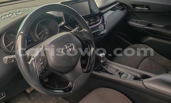 Acheter Occasion Voiture Toyota C-HR Vert à Cotonou, Benin Acheter Occasion Voiture Toyota C-HR Vert à Cotonou, Benin