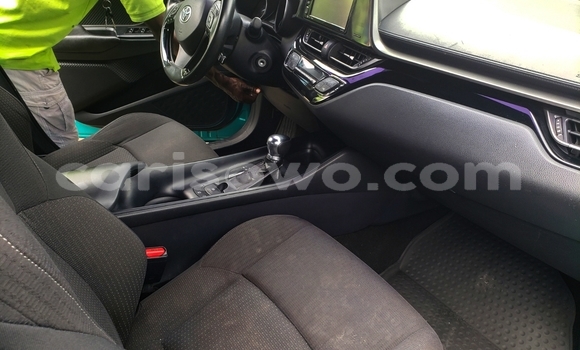 Acheter Occasion Voiture Toyota C-HR Vert à Cotonou, Benin Acheter Occasion Voiture Toyota C-HR Vert à Cotonou, Benin