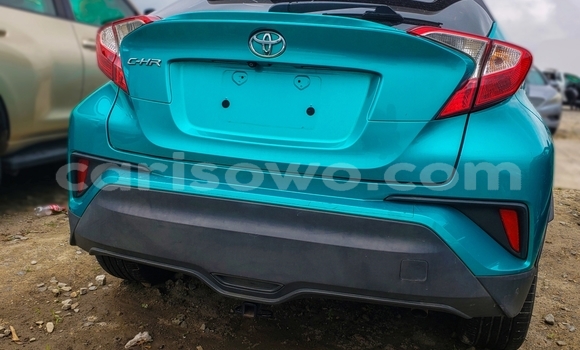Acheter Occasion Voiture Toyota C-HR Vert à Cotonou, Benin Acheter Occasion Voiture Toyota C-HR Vert à Cotonou, Benin