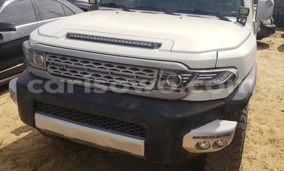Sayi Na hannu Toyota FJ Cruiser White Mota in Cotonou a Benin Sayi Na hannu Toyota FJ Cruiser White Mota in Cotonou a Benin