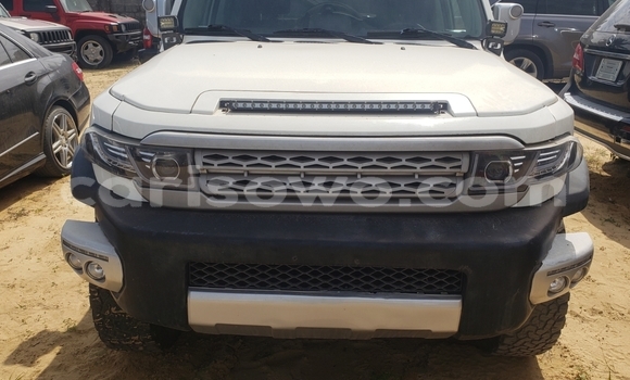 Sayi Na hannu Toyota FJ Cruiser White Mota in Cotonou a Benin Sayi Na hannu Toyota FJ Cruiser White Mota in Cotonou a Benin