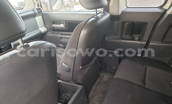 Sayi Na hannu Toyota FJ Cruiser White Mota in Cotonou a Benin Sayi Na hannu Toyota FJ Cruiser White Mota in Cotonou a Benin