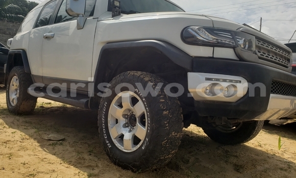 Sayi Na hannu Toyota FJ Cruiser White Mota in Cotonou a Benin Sayi Na hannu Toyota FJ Cruiser White Mota in Cotonou a Benin