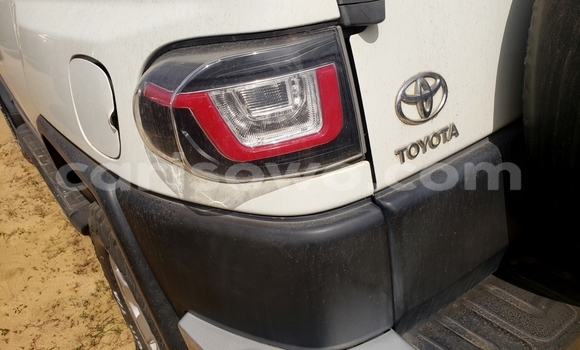 Sayi Na hannu Toyota FJ Cruiser White Mota in Cotonou a Benin Sayi Na hannu Toyota FJ Cruiser White Mota in Cotonou a Benin