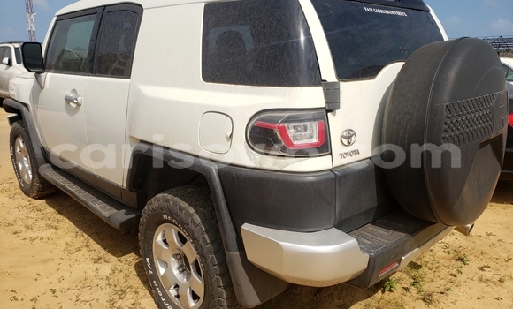 Sayi Na hannu Toyota FJ Cruiser White Mota in Cotonou a Benin Sayi Na hannu Toyota FJ Cruiser White Mota in Cotonou a Benin