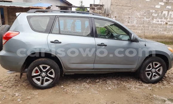 Sayi Na hannu Toyota RAV4 Green Mota in Cotonou a Benin Sayi Na hannu Toyota RAV4 Green Mota in Cotonou a Benin