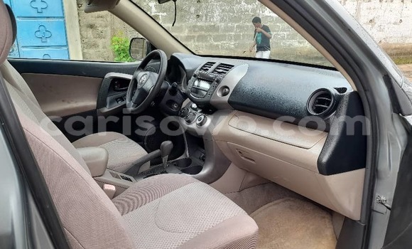 Sayi Na hannu Toyota RAV4 Green Mota in Cotonou a Benin Sayi Na hannu Toyota RAV4 Green Mota in Cotonou a Benin