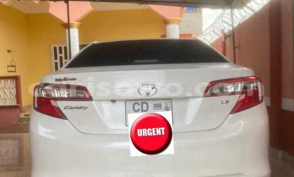 Sayi Na hannu Toyota Camry White Mota in Cotonou a Benin