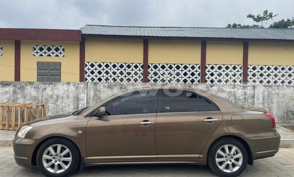 Sayi Na hannu Toyota Avensis Brown Mota in Cotonou a Benin Sayi Na hannu Toyota Avensis Brown Mota in Cotonou a Benin