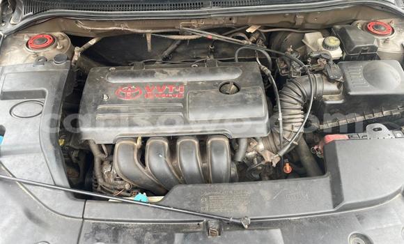 Sayi Na hannu Toyota Avensis Brown Mota in Cotonou a Benin Sayi Na hannu Toyota Avensis Brown Mota in Cotonou a Benin