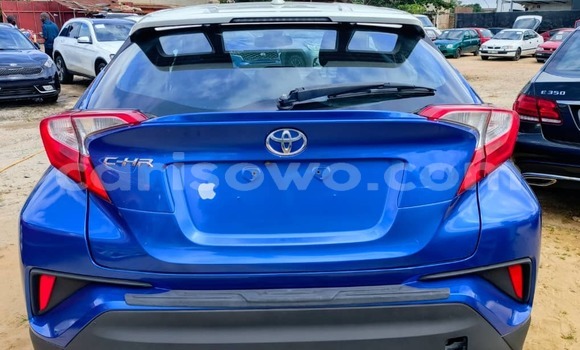 Acheter Occasion Voiture Toyota C-HR Bleu à Cotonou, Benin Acheter Occasion Voiture Toyota C-HR Bleu à Cotonou, Benin