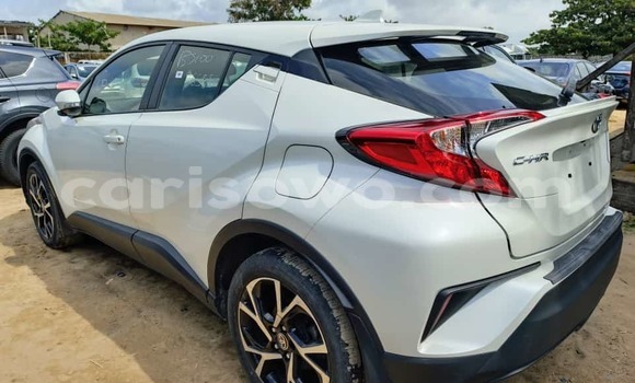 Sayi Na hannu Toyota C-HR White Mota in Cotonou a Benin Sayi Na hannu Toyota C-HR White Mota in Cotonou a Benin
