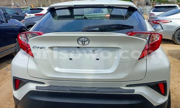 Sayi Na hannu Toyota C-HR White Mota in Cotonou a Benin Sayi Na hannu Toyota C-HR White Mota in Cotonou a Benin