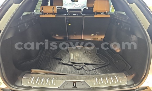 Acheter Import Voiture Land Rover Range Rover Velar Blanc à Cotonou, Benin Acheter Import Voiture Land Rover Range Rover Velar Blanc à Cotonou, Benin
