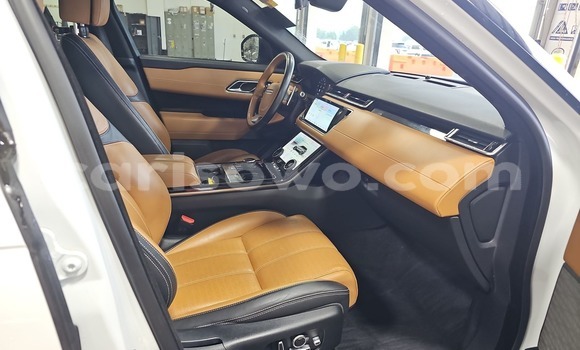 Acheter Import Voiture Land Rover Range Rover Velar Blanc à Cotonou, Benin Acheter Import Voiture Land Rover Range Rover Velar Blanc à Cotonou, Benin