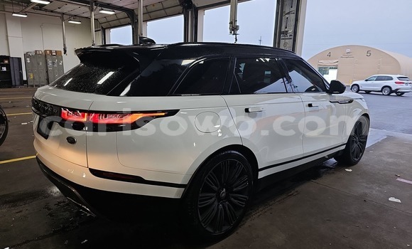 Acheter Import Voiture Land Rover Range Rover Velar Blanc à Cotonou, Benin Acheter Import Voiture Land Rover Range Rover Velar Blanc à Cotonou, Benin