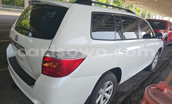 Acheter Import Voiture Toyota Highlander Blanc à Cotonou, Benin