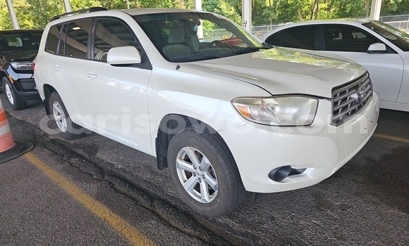 Sayi Imported Toyota Highlander White Mota in Cotonou a Benin Sayi Imported Toyota Highlander White Mota in Cotonou a Benin