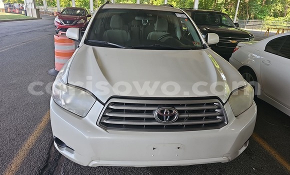 Sayi Imported Toyota Highlander White Mota in Cotonou a Benin Sayi Imported Toyota Highlander White Mota in Cotonou a Benin