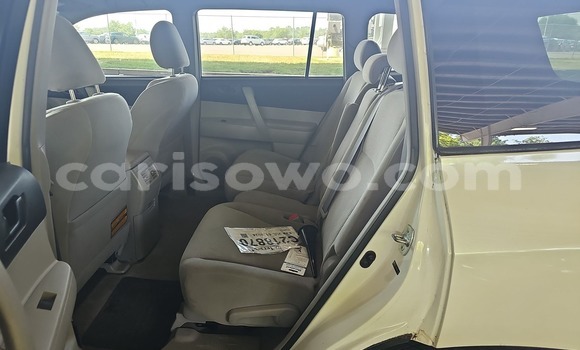 Sayi Imported Toyota Highlander White Mota in Cotonou a Benin Sayi Imported Toyota Highlander White Mota in Cotonou a Benin