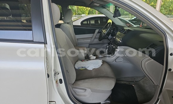 Sayi Imported Toyota Highlander White Mota in Cotonou a Benin Sayi Imported Toyota Highlander White Mota in Cotonou a Benin