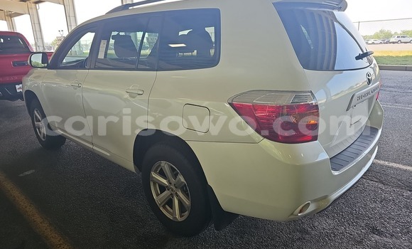 Sayi Imported Toyota Highlander White Mota in Cotonou a Benin Sayi Imported Toyota Highlander White Mota in Cotonou a Benin