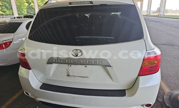 Sayi Imported Toyota Highlander White Mota in Cotonou a Benin Sayi Imported Toyota Highlander White Mota in Cotonou a Benin