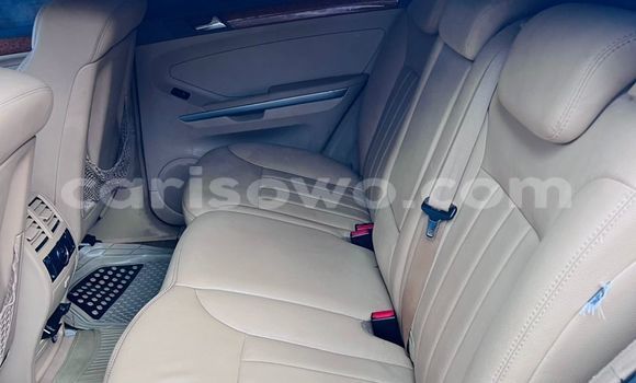 Sayi Na hannu Mercedes-Benz ML–Class White Mota in Cotonou a Benin Sayi Na hannu Mercedes-Benz ML–Class White Mota in Cotonou a Benin