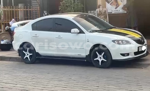 Sayi Na hannu Mazda 3 White Mota in Cotonou a Benin
