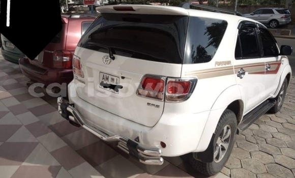 Ra Àlòkù Toyota Fortuner funfun Ọkọ̀ in Cotonou ni Benin Ra Àlòkù Toyota Fortuner funfun Ọkọ̀ in Cotonou ni Benin
