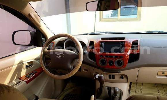 Ra Àlòkù Toyota Fortuner funfun Ọkọ̀ in Cotonou ni Benin Ra Àlòkù Toyota Fortuner funfun Ọkọ̀ in Cotonou ni Benin