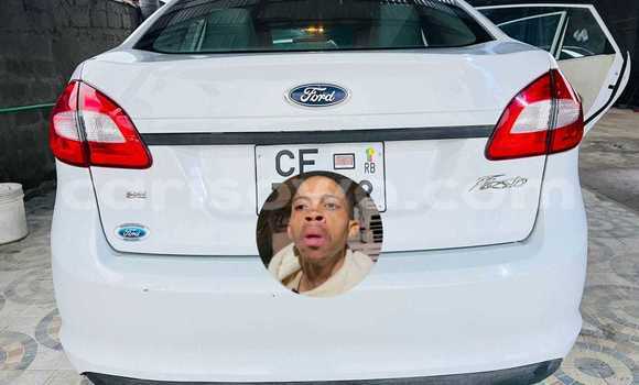 Acheter Occasion Voiture Ford Fiesta Blanc à Cotonou, Benin Acheter Occasion Voiture Ford Fiesta Blanc à Cotonou, Benin